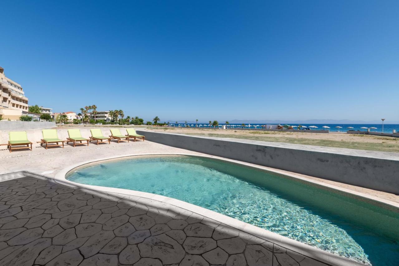 White&Blue Luxury Suites Ialysos  Exterior photo