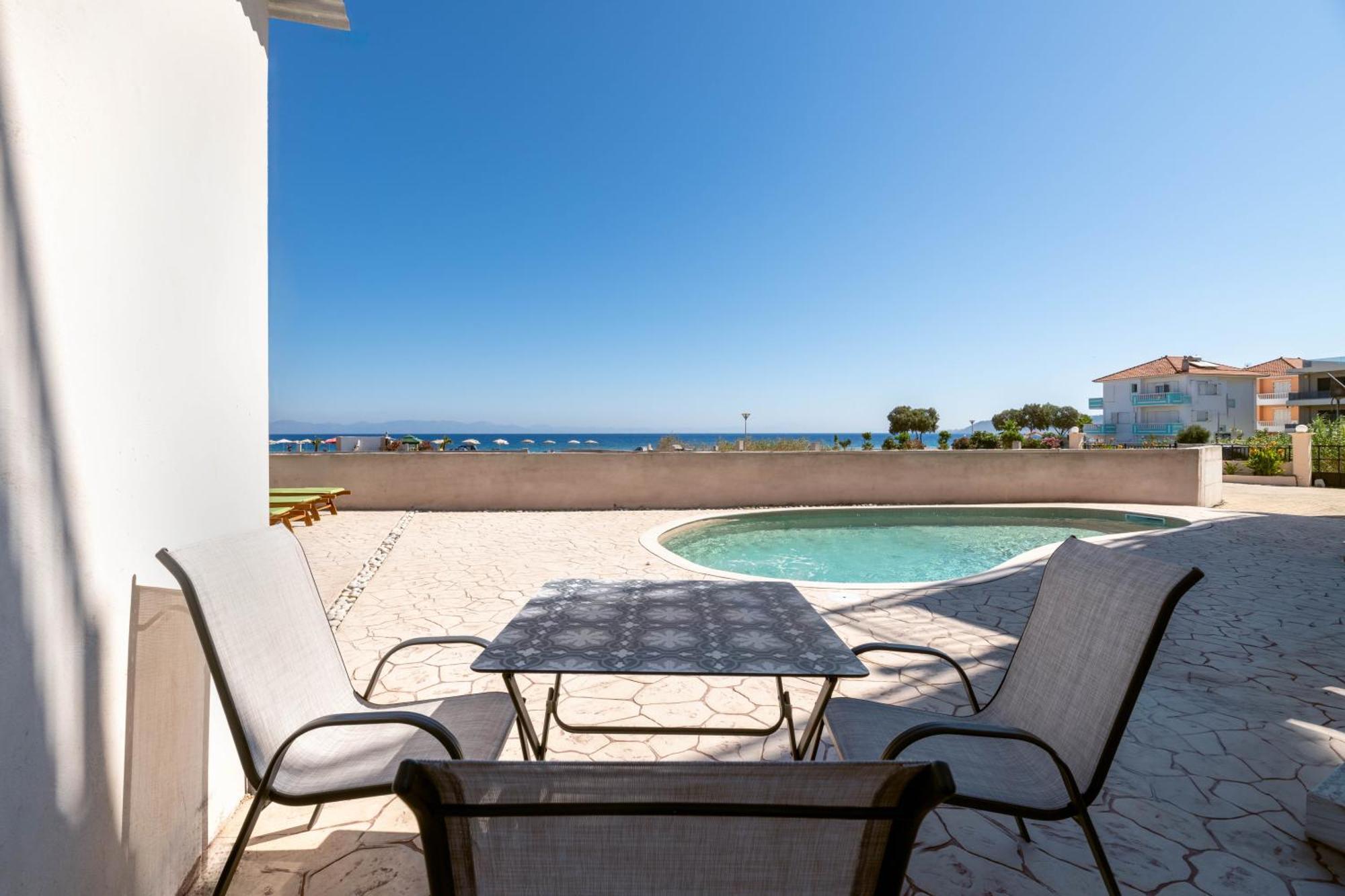 White&Blue Luxury Suites Ialysos  Exterior photo