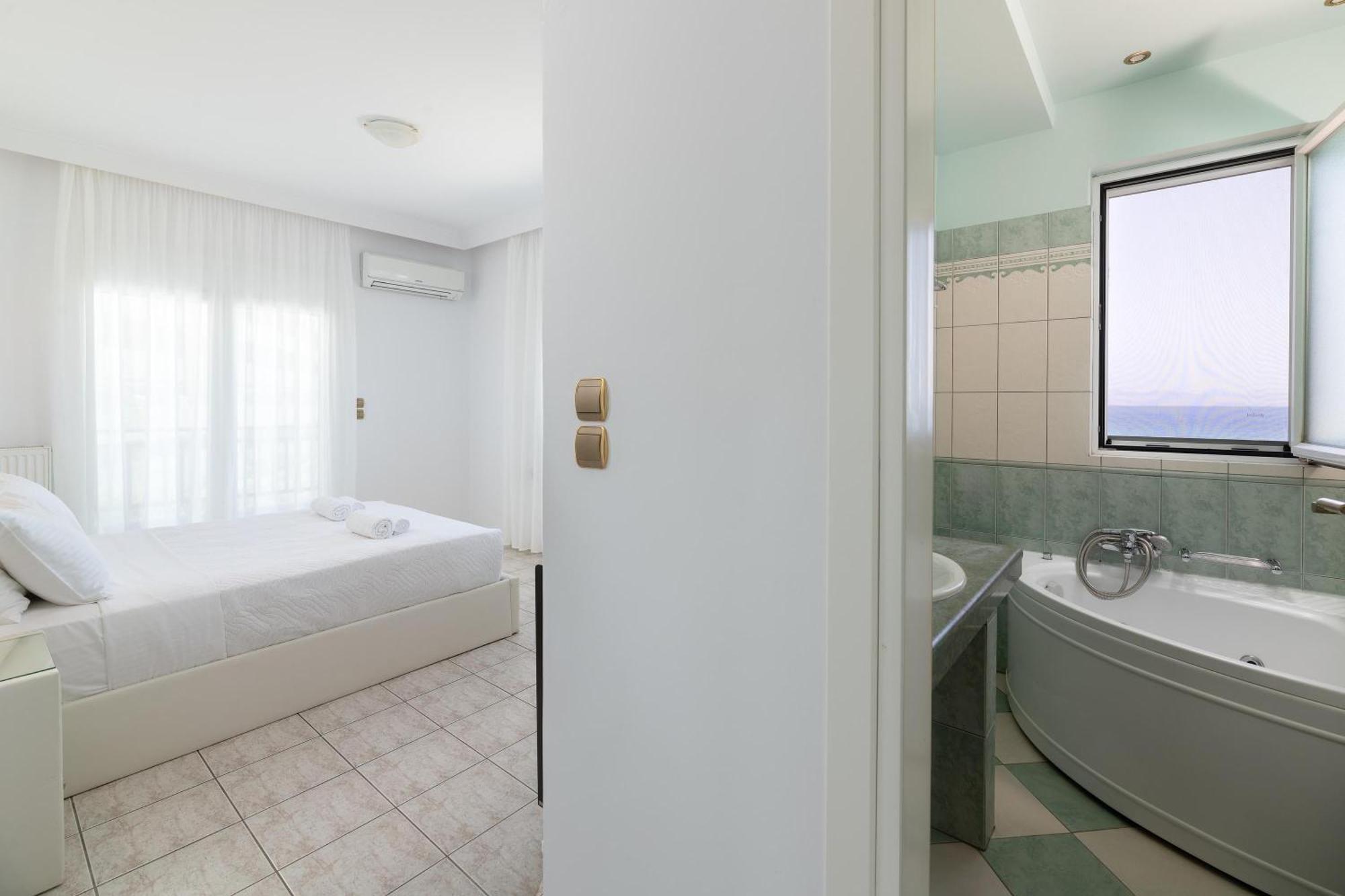 White&Blue Luxury Suites Ialysos  Exterior photo